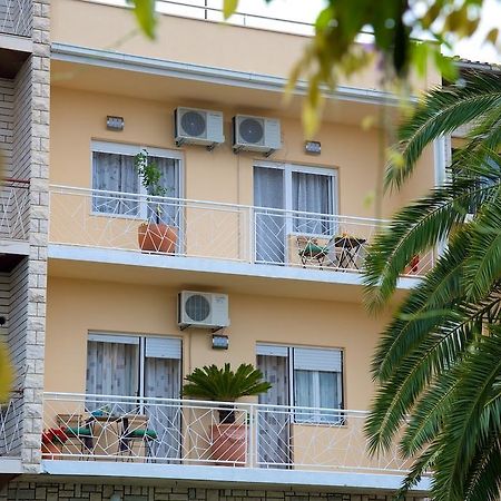 Luxe 3Br Apartment Split Bilik gambar