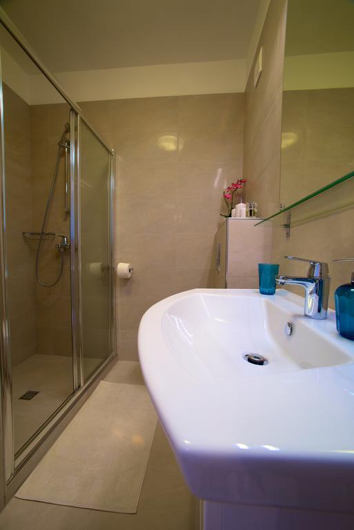 Luxe 3Br Apartment Split Bilik gambar