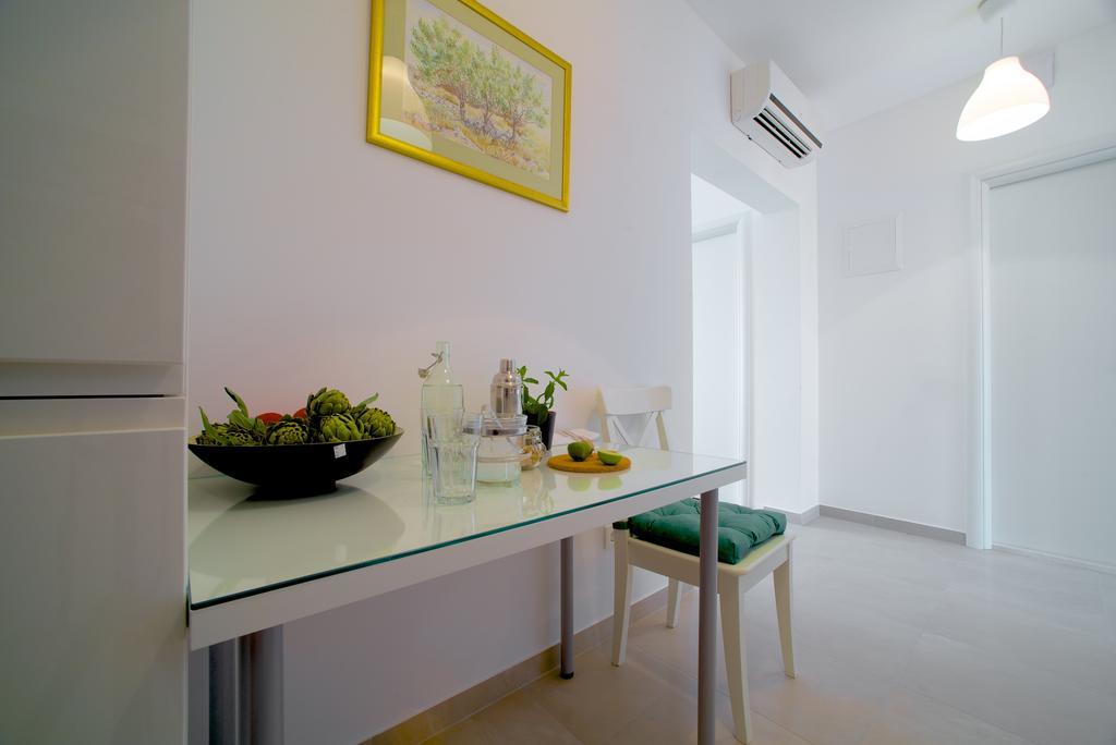 Luxe 3Br Apartment Split Bilik gambar