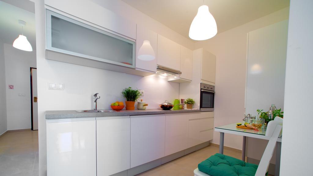 Luxe 3Br Apartment Split Bilik gambar