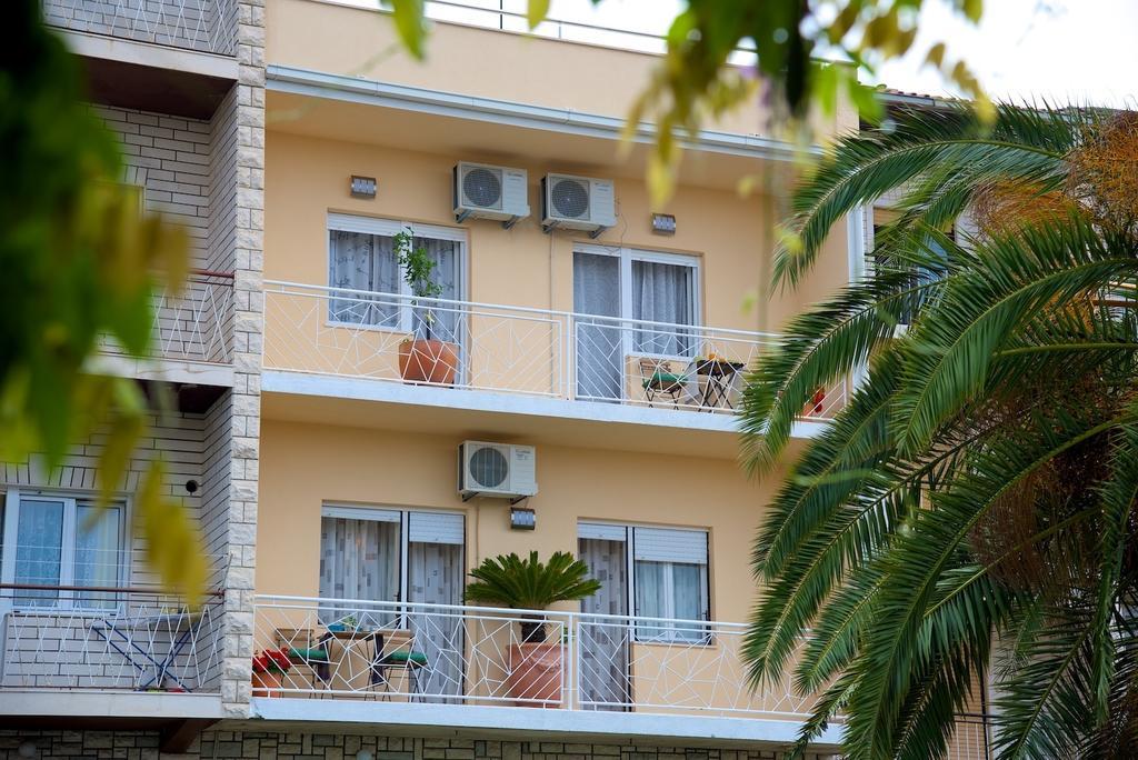 Luxe 3Br Apartment Split Bilik gambar