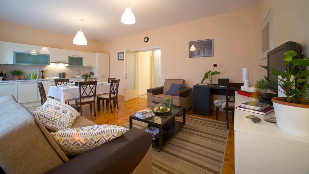 Luxe 3Br Apartment Split Bilik gambar