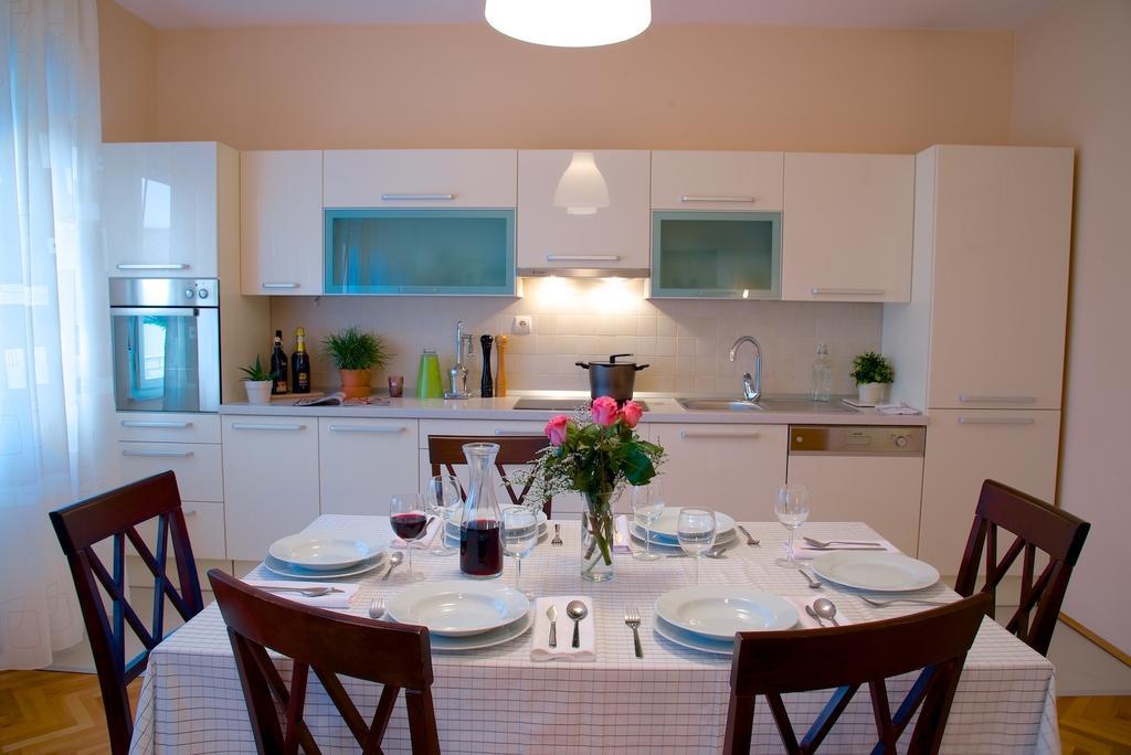 Luxe 3Br Apartment Split Bilik gambar
