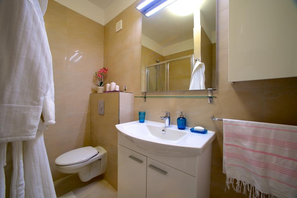 Luxe 3Br Apartment Split Bilik gambar